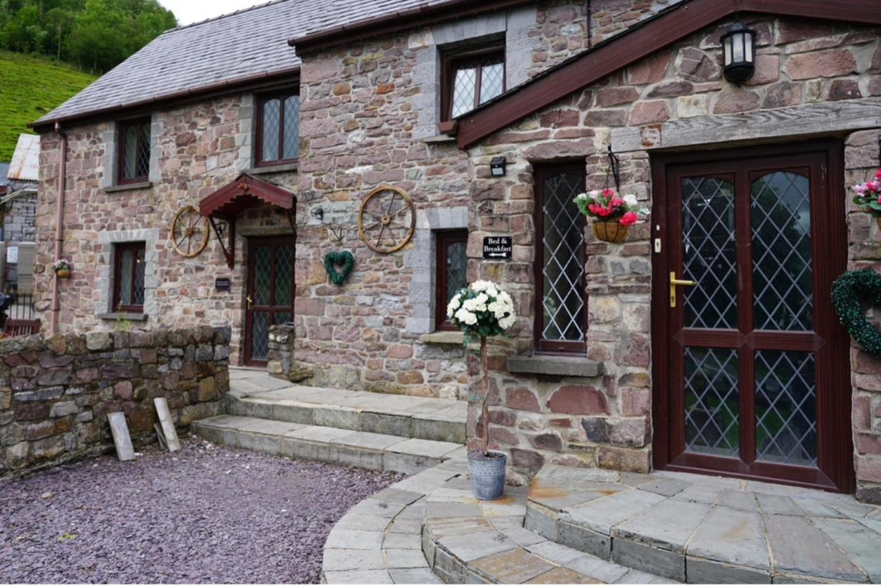 Отель Pentre Riding Stables Abercraf Экстерьер фото
